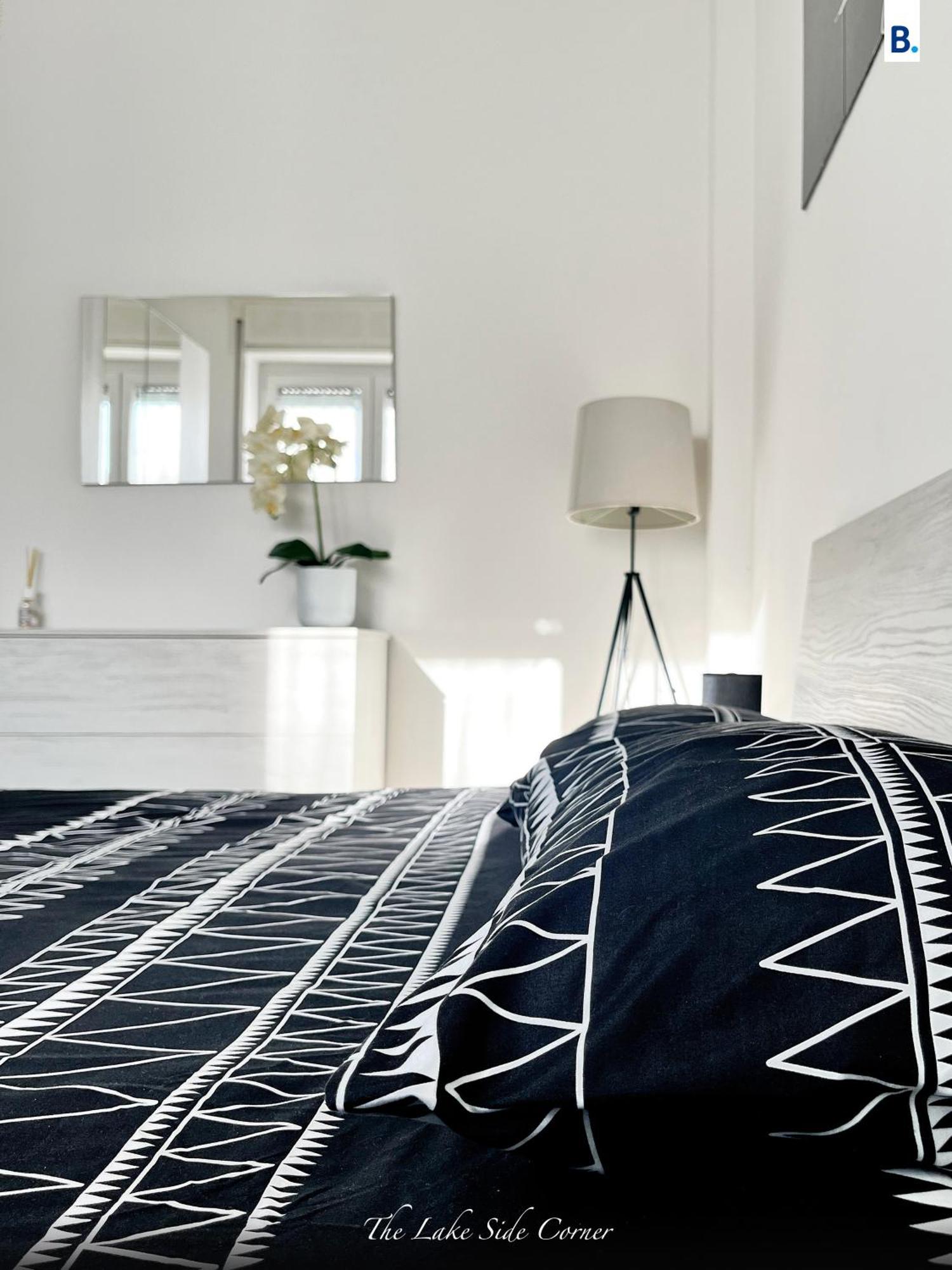 The Lake-Side Corner Apartment Комо Экстерьер фото